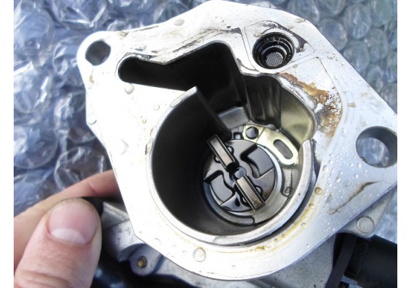 Вакуумний насос Renault Kangoo, Clio II, Clio III, Fluence, Megane II, Megane III, Scenic II, Scenic III, Laguna III, Modus, Logan, Duster 1.5 dci, 8200521381, PIERBURG 7.00673.00.00, 146505272R, 8201005306, 7.05641.00.0, 8200577807